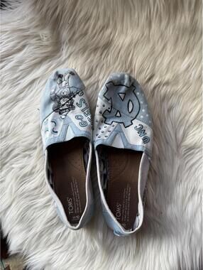 TOMS UNC Go Heels Slip-On Shoes Size W10